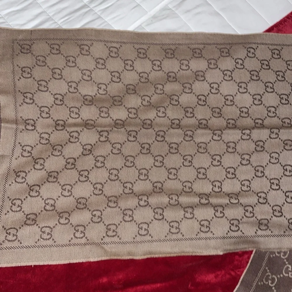 NWOT Gucci wool scarf